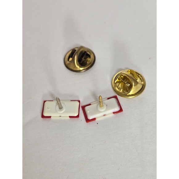 Set of 2 Canada Flag Pins Brooch Canadian Travel - Picture 4 of 5